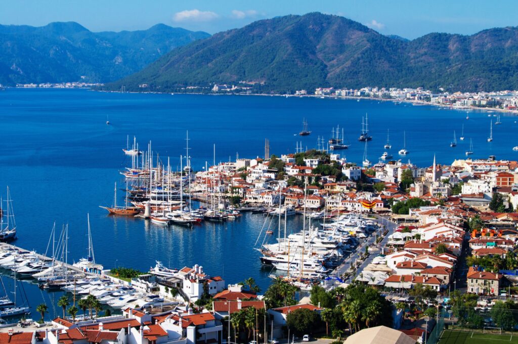 Marmaris | انرژی + هیجان + شب‌زنده‌داری
مارماریس بیشتر برای کسانی است که دنبال هیجان هستند.