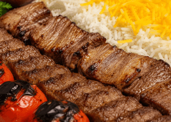 رستوران ریحون استانبول نزدیک میدان تکسیم با غذاهای ایرانی و کباب سنتی
