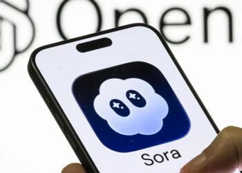 اپلیکیشن Sora در حال تولید ویدیو از متن با هوش مصنوعی در موبایل