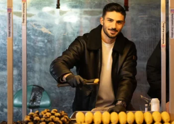 فروشنده ذرت کاراکوی Alper Temel در استانبول