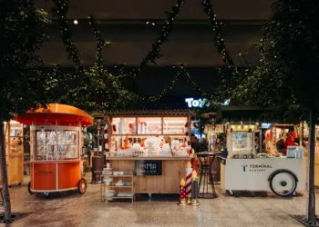 Terminal Kadıköy و فضای Yedideyedi در سمت آسیایی استانبول