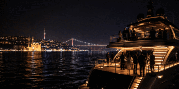 Boat Party و برنامه شبانه استانبول روی بسفر